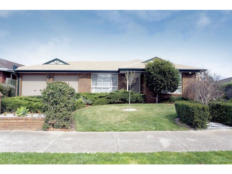 19 Bellbird Avenue, Taylors Lakes VIC 3038