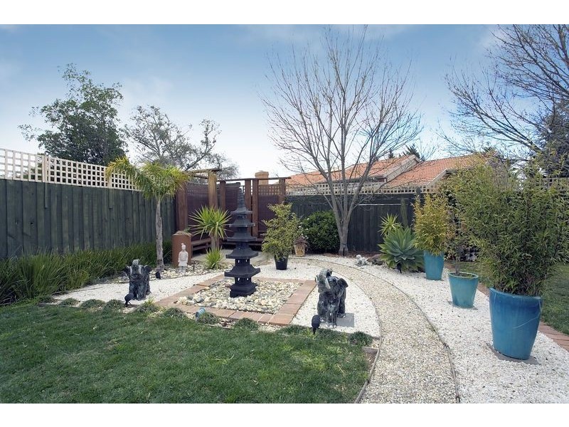 19 Bellbird Avenue, Taylors Lakes VIC 3038