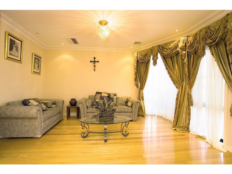 55 Cambridge Crescent , Taylors Lakes VIC 3038