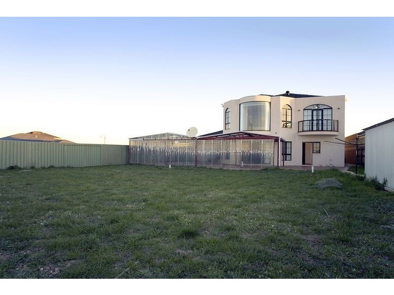55 Cambridge Crescent , Taylors Lakes VIC 3038