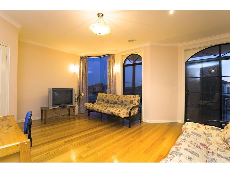 55 Cambridge Crescent , Taylors Lakes VIC 3038