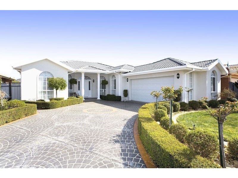 5 Oakmont Court, Hillside VIC 3037