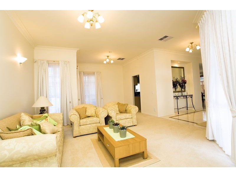 5 Oakmont Court, Hillside VIC 3037