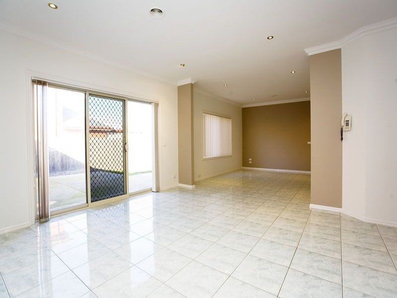 10 Solomon Drive, Cairnlea VIC 3023