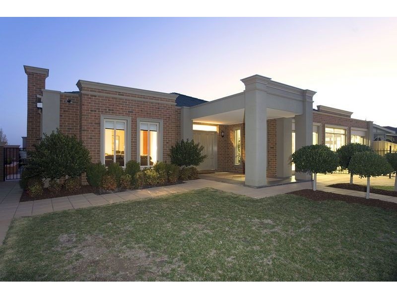 7 Sovereign Way, Hillside VIC 3037