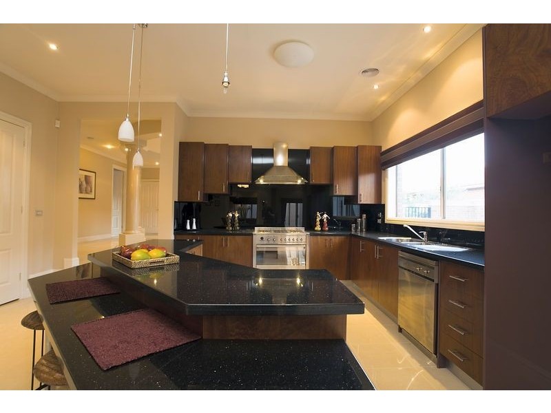 7 Sovereign Way, Hillside VIC 3037