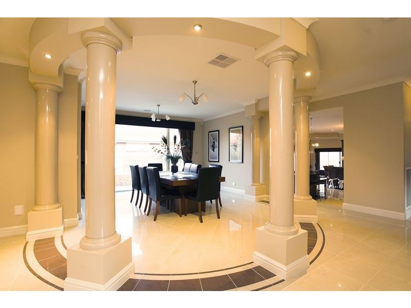 7 Sovereign Way, Hillside VIC 3037