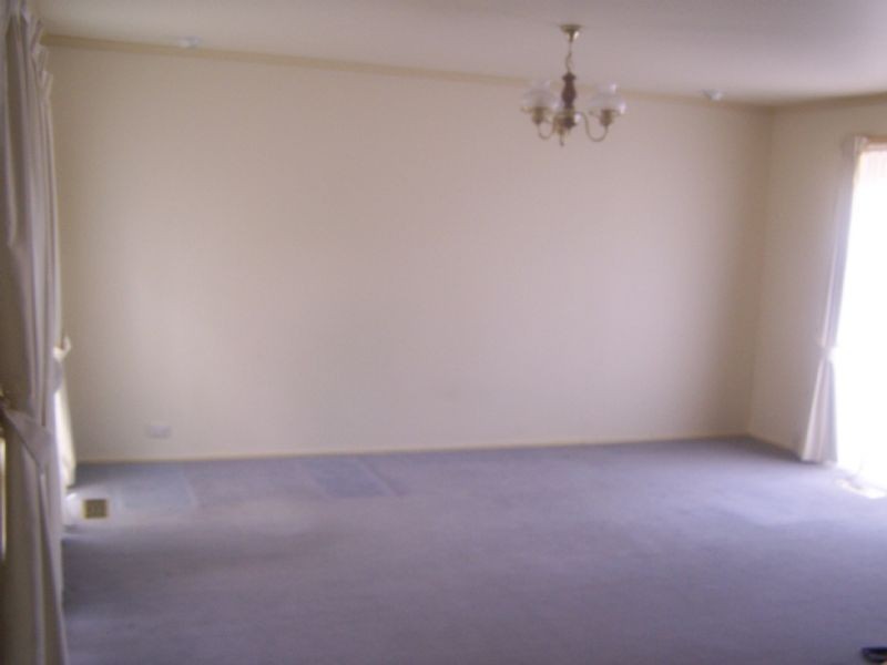 8 Malacoota Court, Taylors Lakes VIC 3038