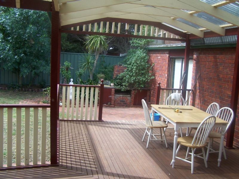 8 Malacoota Court, Taylors Lakes VIC 3038