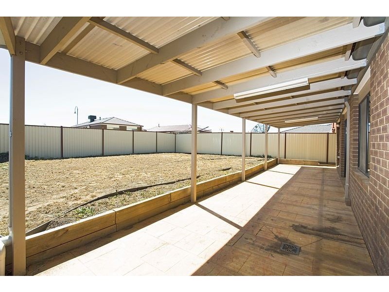 11 Darling Court, Taylors Hill VIC 3037