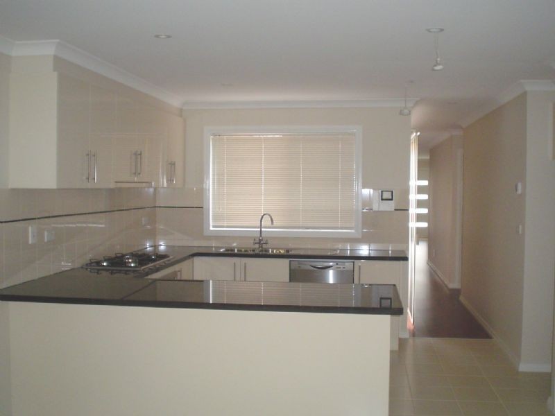 2A Balmoral Close, Hillside VIC 3037