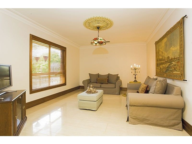 86 Royal Crescent, Hillside VIC 3037