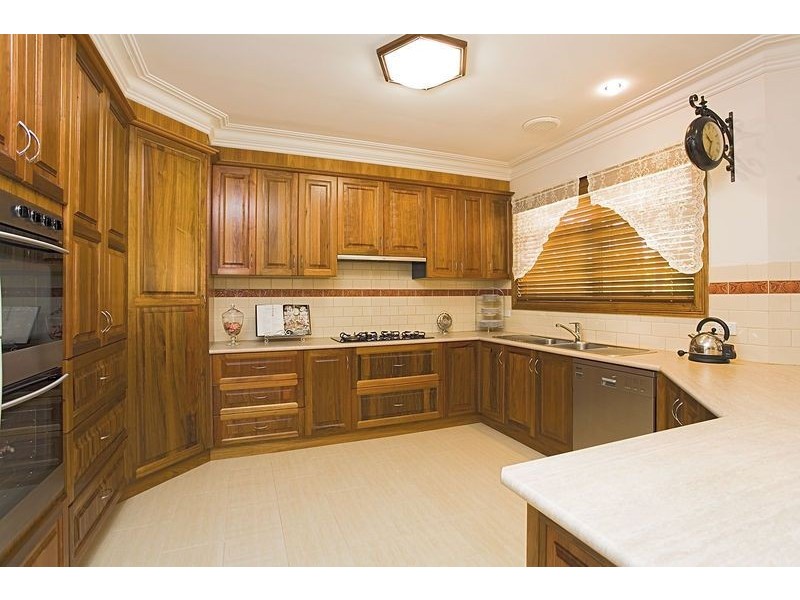 86 Royal Crescent, Hillside VIC 3037