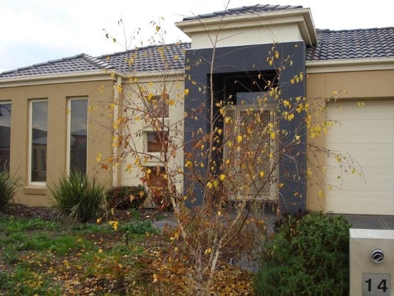 14 Kings Domain, Caroline Springs VIC 3023