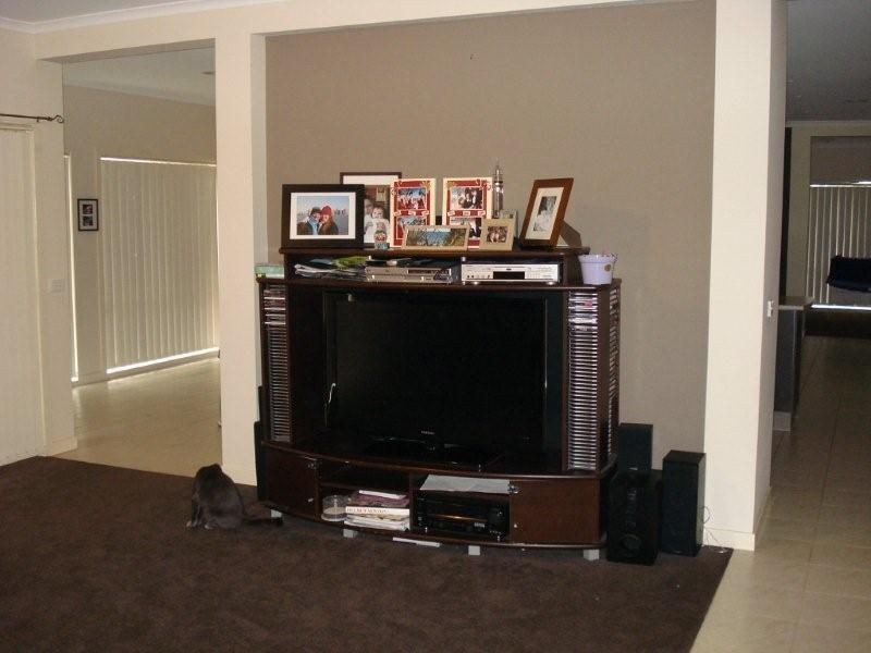 14 Kings Domain, Caroline Springs VIC 3023