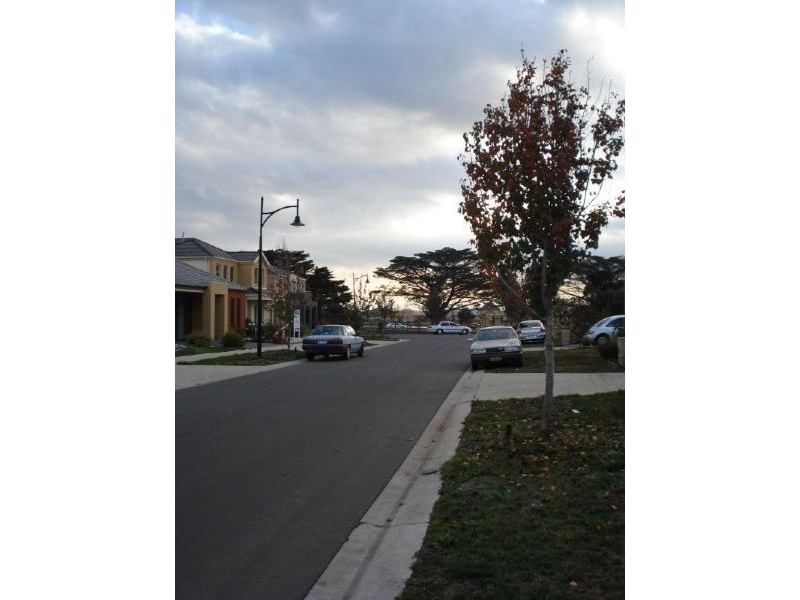 14 Kings Domain, Caroline Springs VIC 3023