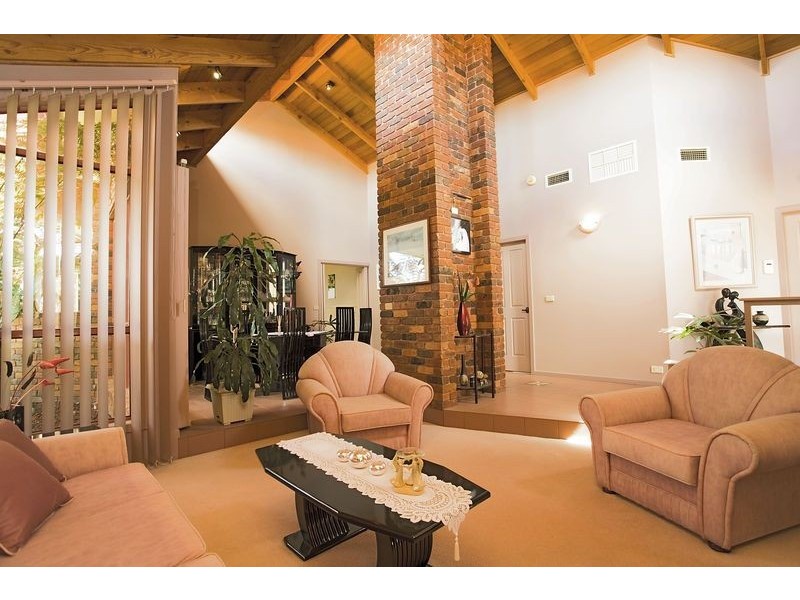 5 Thorogood Court, Taylors Lakes VIC 3038