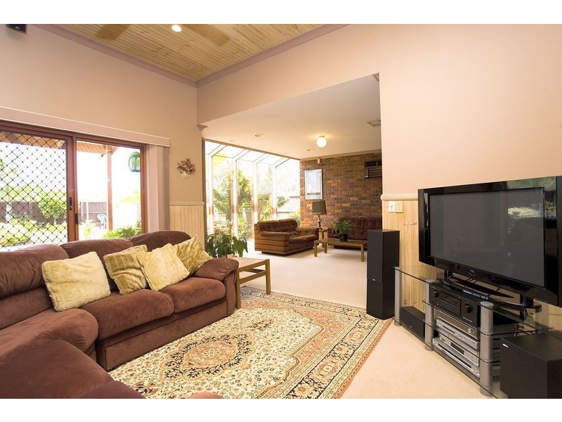 5 Thorogood Court, Taylors Lakes VIC 3038