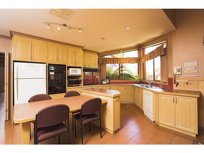 5 Thorogood Court, Taylors Lakes VIC 3038