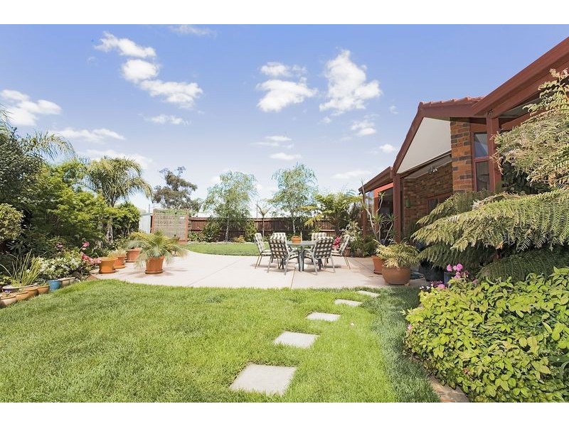 5 Thorogood Court, Taylors Lakes VIC 3038