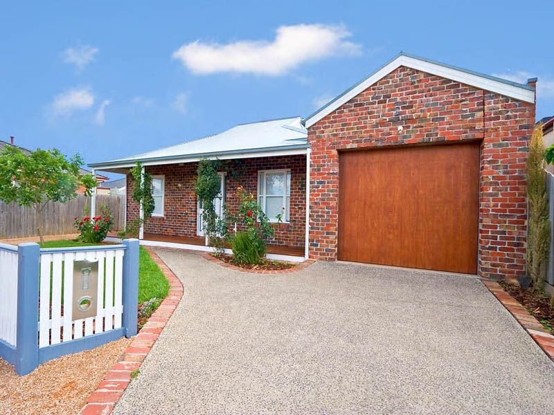 49 Tudor Rose Crescent, Sydenham VIC 3037
