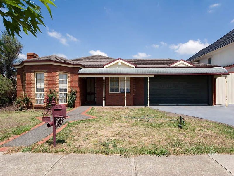 17  Honeyeater Crescent, Taylors Lakes VIC 3038