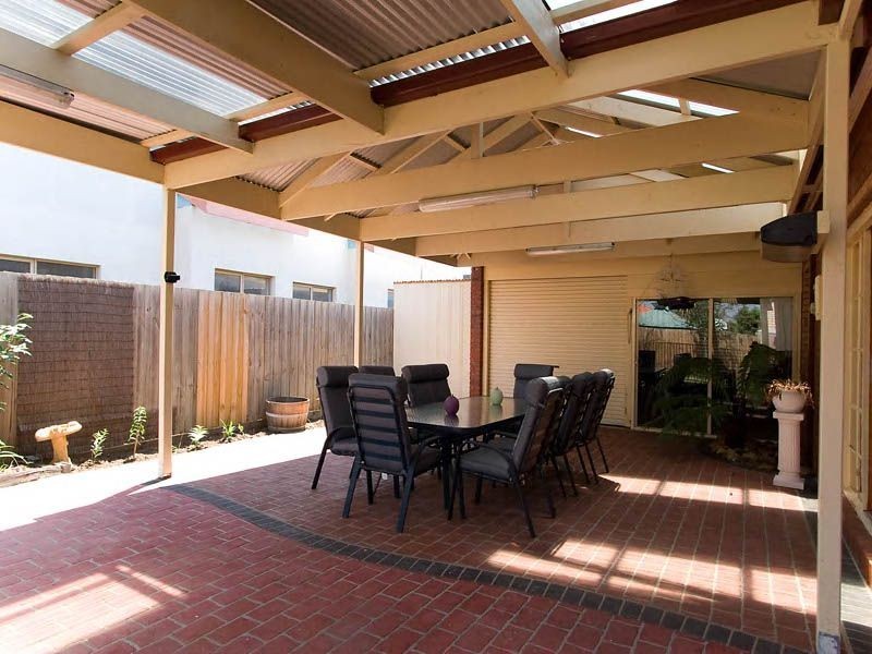 17  Honeyeater Crescent, Taylors Lakes VIC 3038