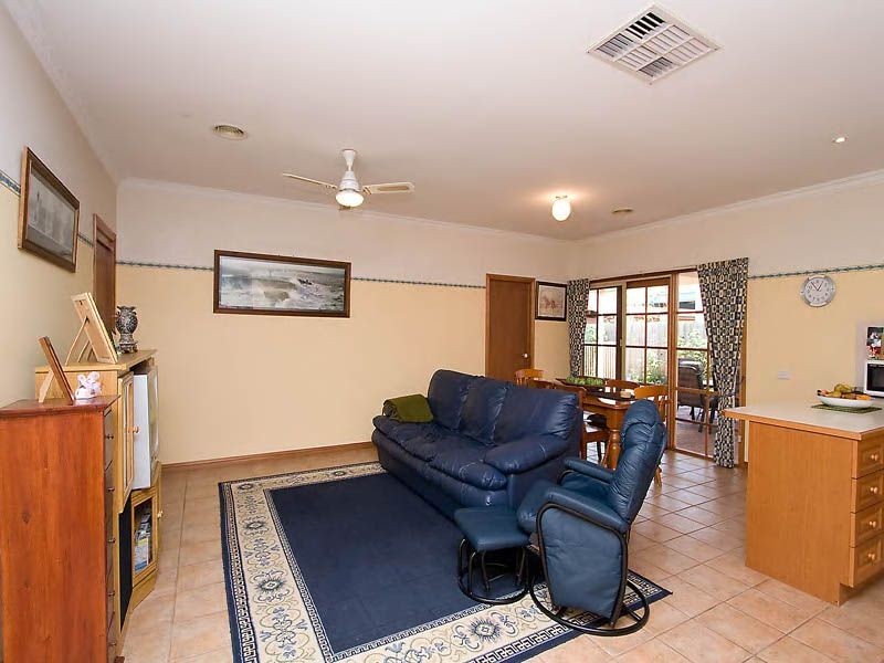 17  Honeyeater Crescent, Taylors Lakes VIC 3038