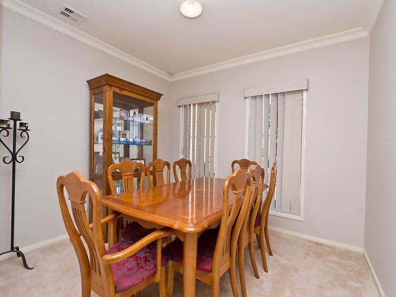 18 Graman Way, Taylors Hill VIC 3037