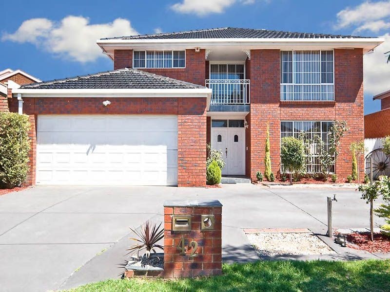 42 Admirals Crescent, Taylors Lakes VIC 3038