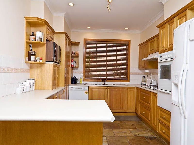 42 Admirals Crescent, Taylors Lakes VIC 3038