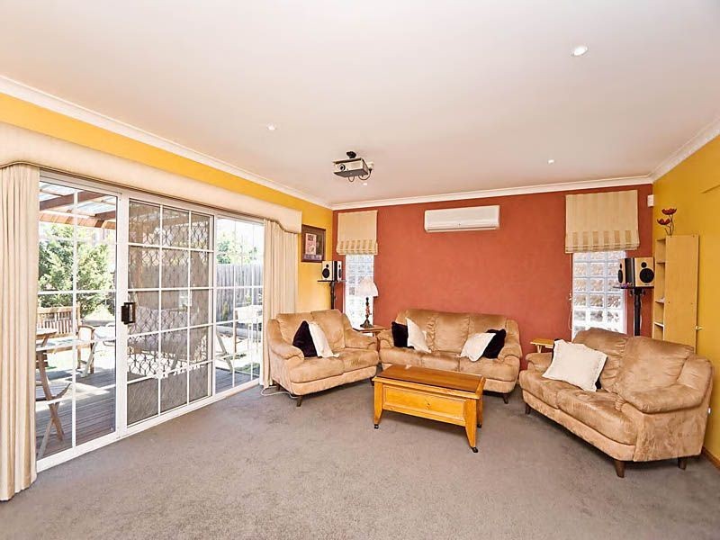 42 Admirals Crescent, Taylors Lakes VIC 3038