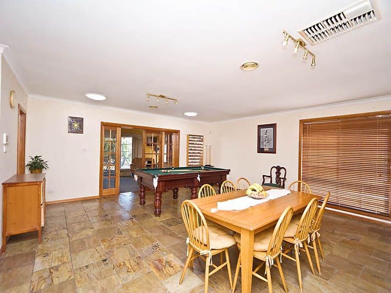 42 Admirals Crescent, Taylors Lakes VIC 3038