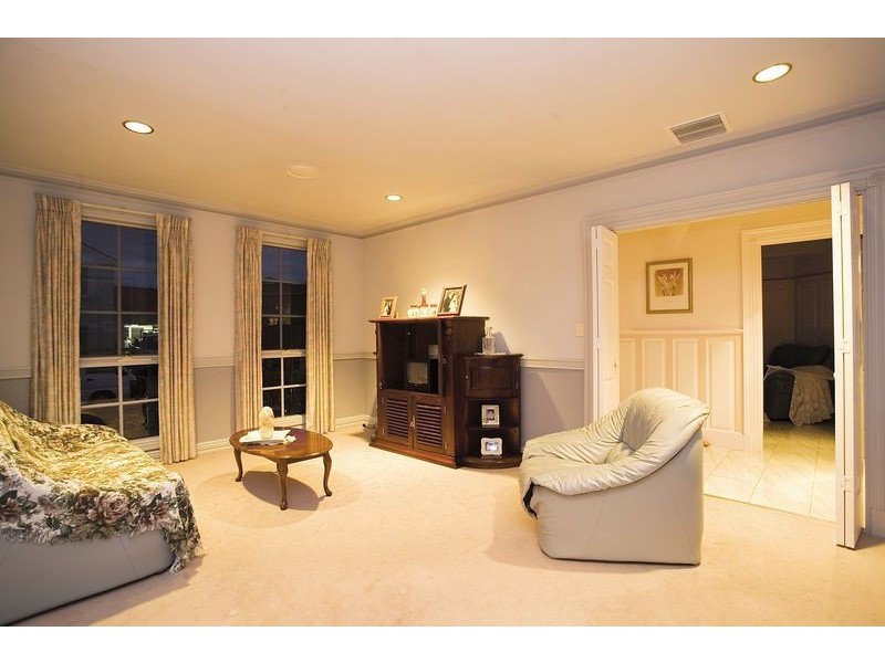 56 Burrowye Cres , Keilor VIC 3036