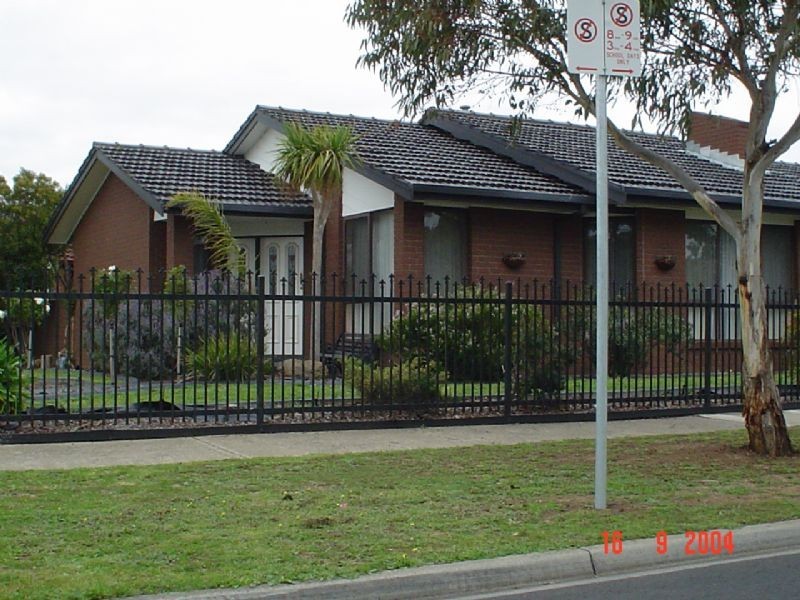 1 Crewen Walk, Keilor Downs VIC 3038