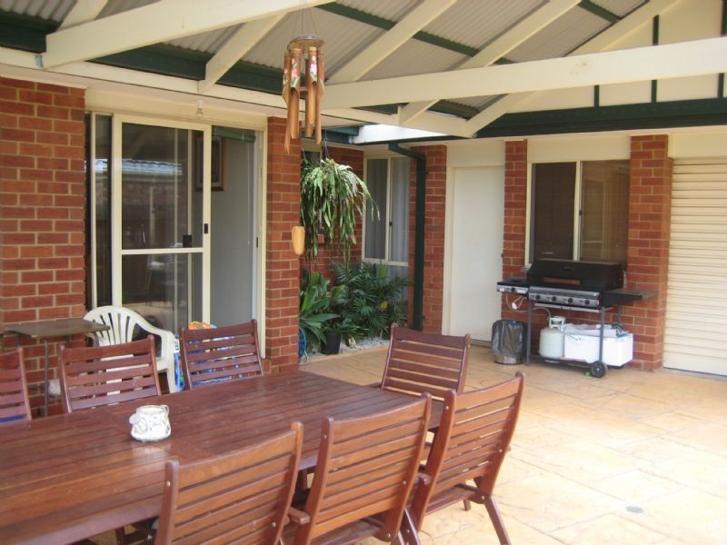 60 Wolviston Avenue, Hillside VIC 3037