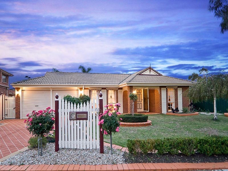 124 Chichester Drive, Taylors Lakes VIC 3038