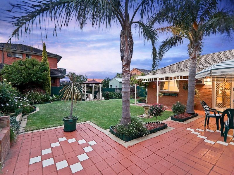 124 Chichester Drive, Taylors Lakes VIC 3038
