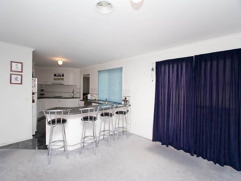 21 Cuthbert Drive, Hillside VIC 3037