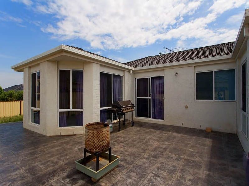 21 Cuthbert Drive, Hillside VIC 3037