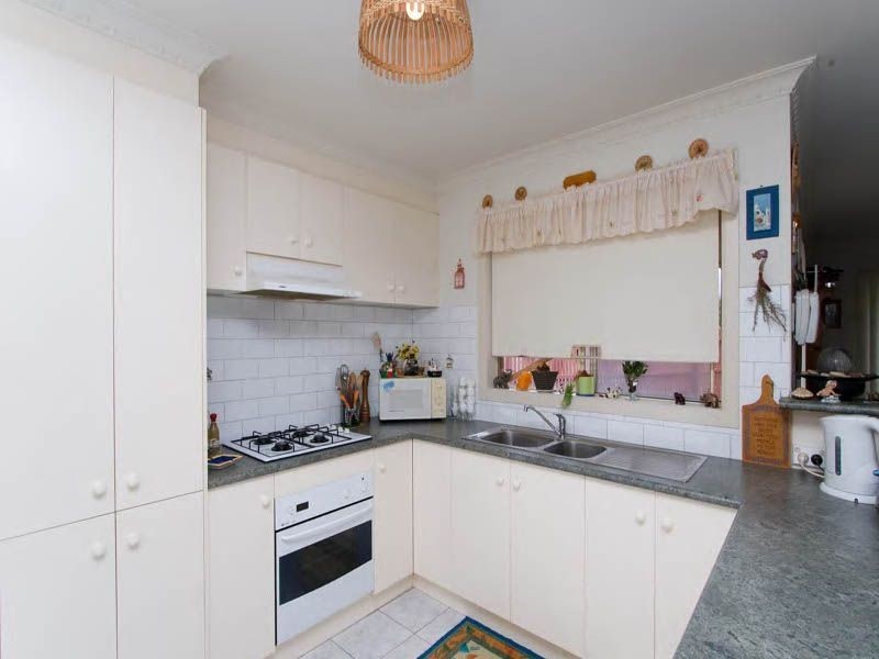 1/23 Santolin Drive, Hillside VIC 3037