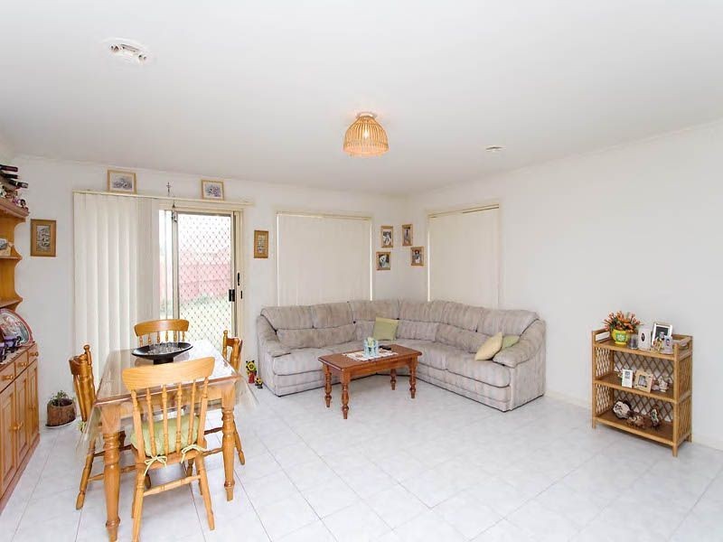 1/23 Santolin Drive, Hillside VIC 3037