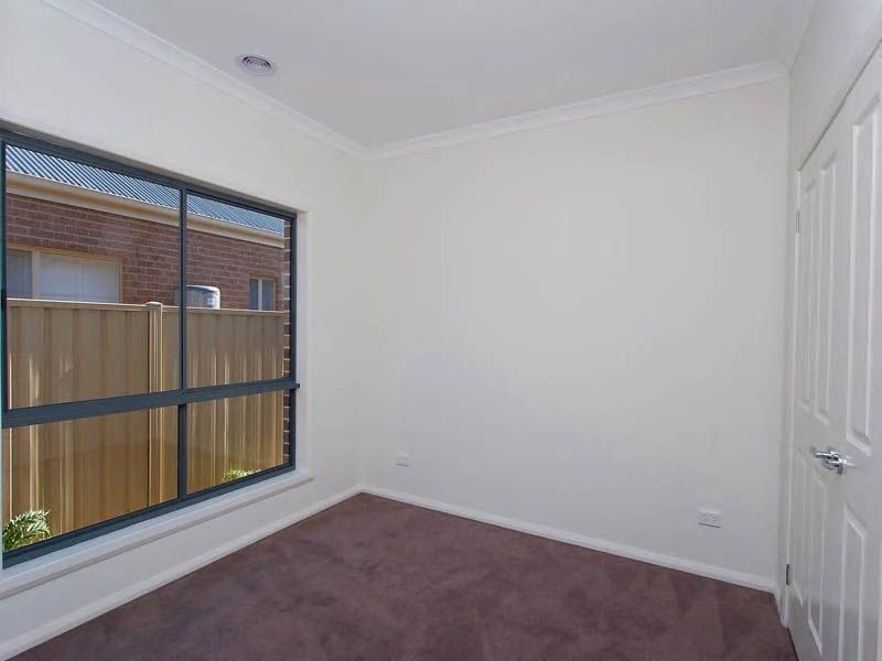 36 Kooyong Cres, Caroline Springs VIC 3023