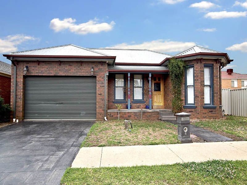 6 Lake Eyre Place, Caroline Springs VIC 3023