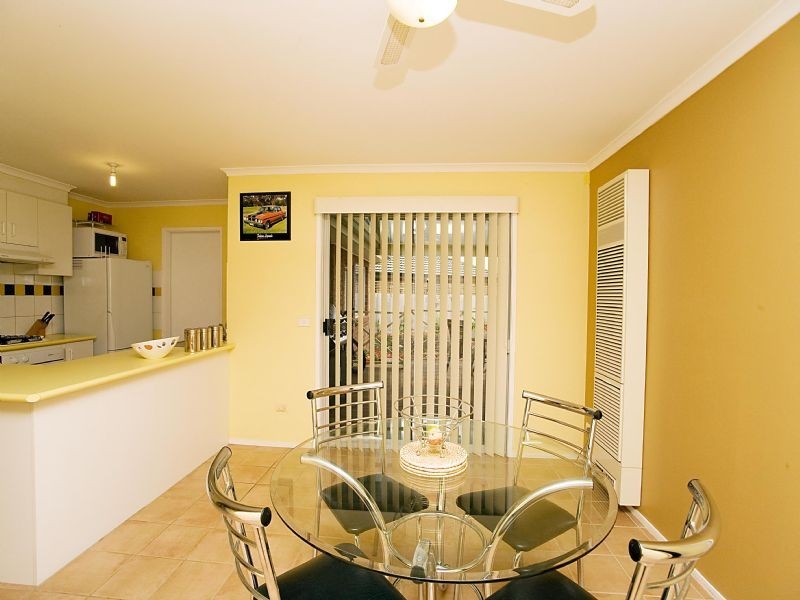 13 Penzance Place, Sydenham VIC 3037