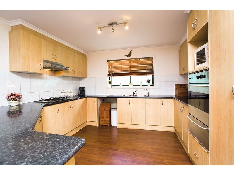 6 Oakwood Place, Hillside VIC 3037