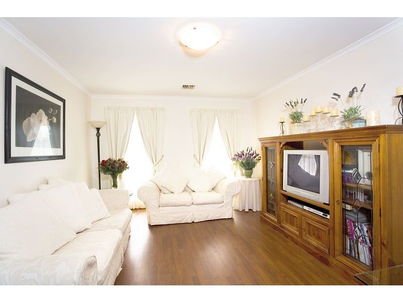 6 Oakwood Place, Hillside VIC 3037