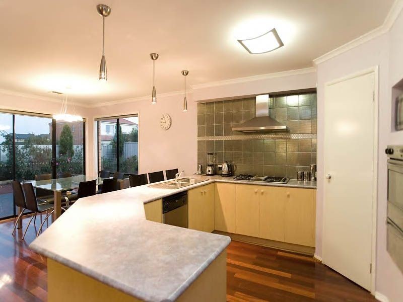 30 Stoke Heath Way, Caroline Springs VIC 3023