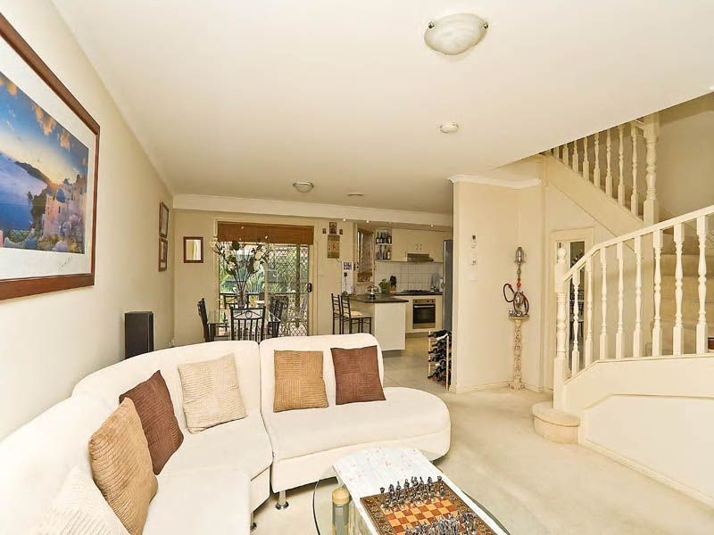 4/30 Nariel Road, Kings Park VIC 3021