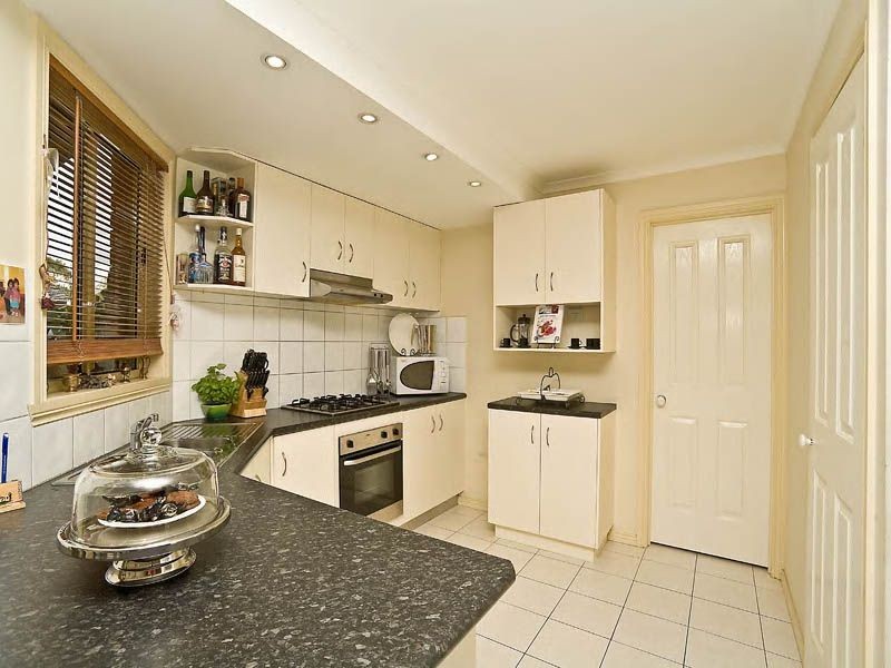 4/30 Nariel Road, Kings Park VIC 3021